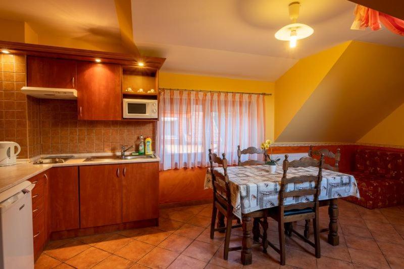 Rozmann Family Panzio & Apartmanhaz ชาร์วาร์ ภายนอก รูปภาพ